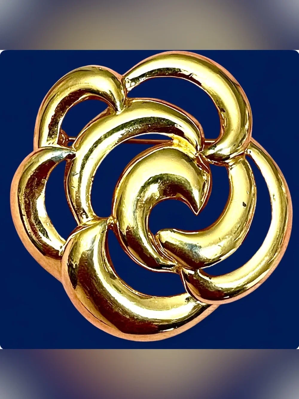 Napier Gold Swirl Flower Brooch Pin Openwork Sculptural Floral Retro 1980s Chic